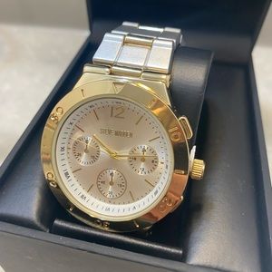 Steve Madden. NWT. Beautiful gold and silver watch.